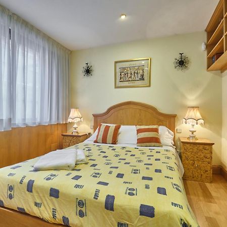 Apartamentos Carlos Madrid Esterno foto