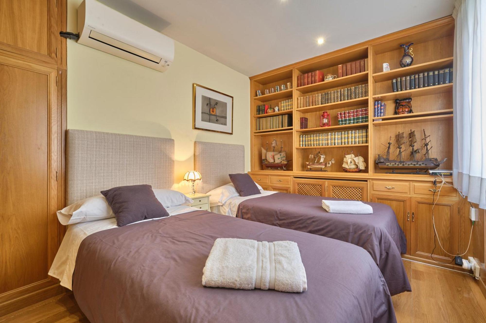 Apartamentos Carlos Madrid Esterno foto