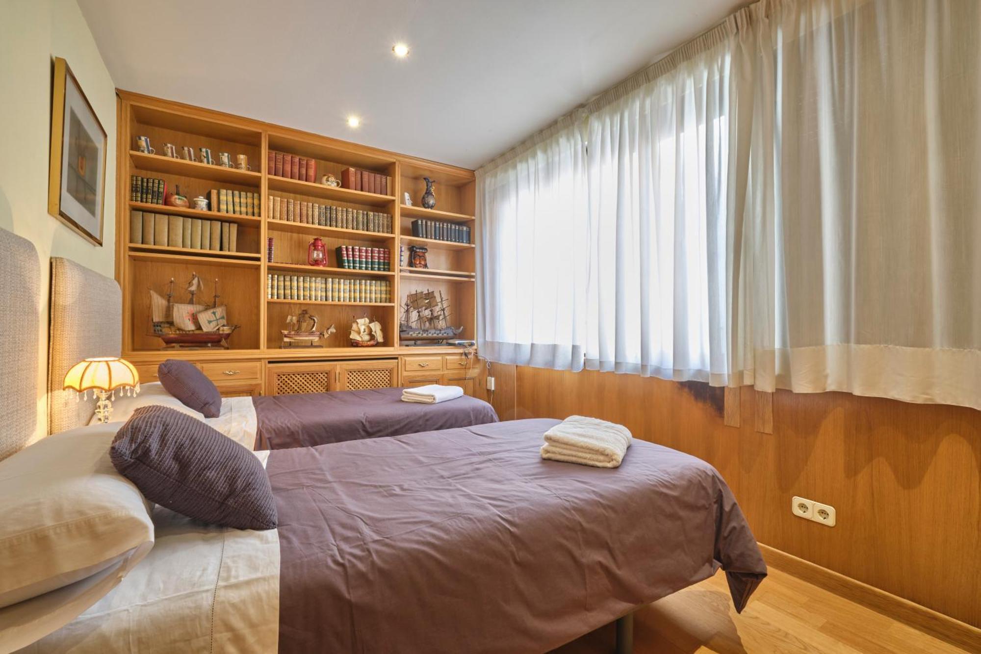 Apartamentos Carlos Madrid Esterno foto